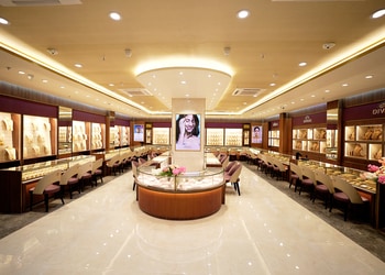 Malabar-gold-diamonds-Jewellery-shops-Bannimantap-mysore-Karnataka-2