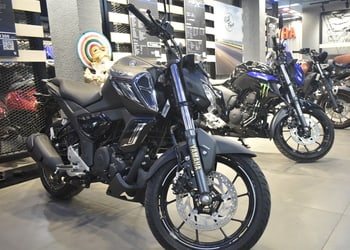 Manor-motors-yamaha-Motorcycle-dealers-Aska-brahmapur-Odisha-2