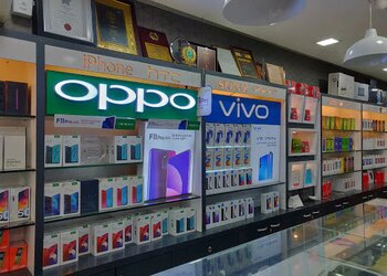 Mobile-world-Mobile-stores-Alkapuri-vadodara-Gujarat-3