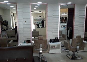 Naturals-salon-Beauty-parlour-Arundelpet-guntur-Andhra-pradesh-2