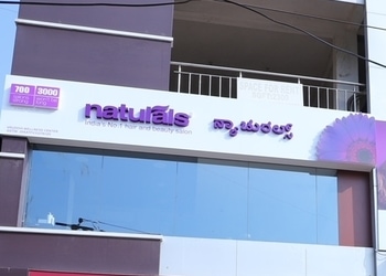 Naturals-salon-Beauty-parlour-Hubballi-dharwad-Karnataka-1