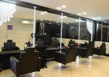 Naturals-salon-Beauty-parlour-Hubballi-dharwad-Karnataka-3