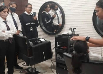 Naturals-salon-Beauty-parlour-Kasaba-bawada-kolhapur-Maharashtra-3