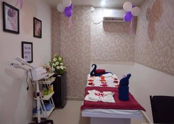 Naturals-salon-Beauty-parlour-Solapur-Maharashtra-3