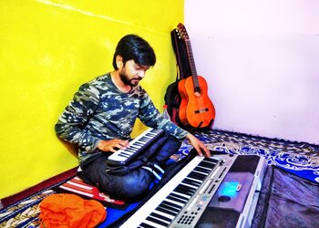 Parashar-music-classes-Guitar-classes-Morar-gwalior-Madhya-pradesh-2