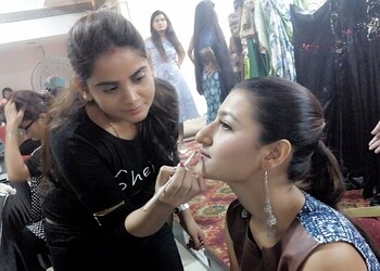 Priya-upadhyay-Makeup-artist-Andheri-mumbai-Maharashtra-2