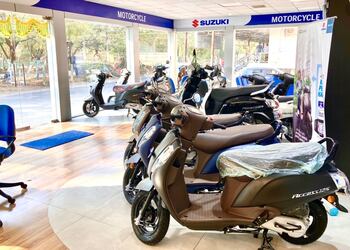 Raizing-suzuki-Motorcycle-dealers-Nipania-indore-Madhya-pradesh-2