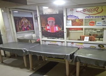 Rajwadi-bhojanalay-Pure-vegetarian-restaurants-Gandhinagar-Gujarat-1