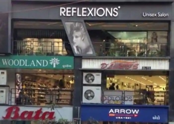 Reflexions-unisex-salon-Beauty-parlour-Athwalines-surat-Gujarat-1