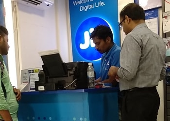 Reliance-jio-store-Mobile-stores-Saltlake-bidhannagar-kolkata-West-bengal-3