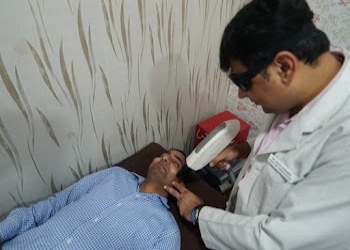 Renovin-skin-clinic-Dermatologist-doctors-Zirakpur-Punjab-2