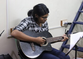 Rhythm-and-beats-music-school-Guitar-classes-Bejai-mangalore-Karnataka-3