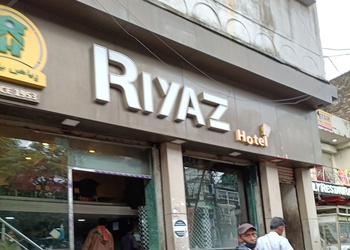 Riyaz-hotel-Family-restaurants-Jabalpur-Madhya-pradesh-1