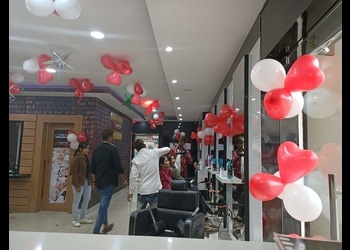 Rlaunch-salon-Beauty-parlour-Phusro-Jharkhand-1