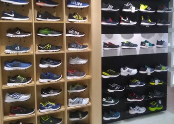 Royal-shoes-Shoe-store-Vadodara-Gujarat-2