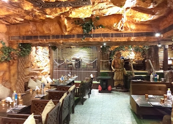 Spice-caves-Family-restaurants-Lucknow-Uttar-pradesh-1