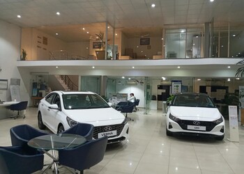 Srishti-hyundai-Car-dealer-Rohtak-Haryana-3