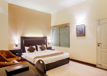 Status-club-3-star-hotels-Kanpur-Uttar-pradesh-3