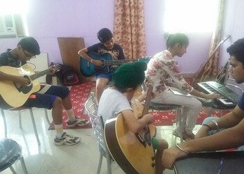 String-music-academy-Guitar-classes-Sector-17-chandigarh-Chandigarh-3