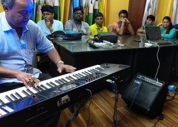 Strings-n-easels-Music-schools-Kestopur-kolkata-West-bengal-1