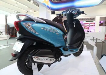 Supreme-tvs-Motorcycle-dealers-Ulhasnagar-Maharashtra-3