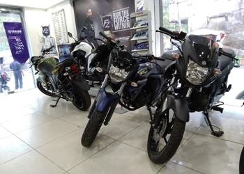 Swastik-yamaha-Motorcycle-dealers-Raipur-Chhattisgarh-2