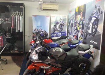 Swastik-yamaha-Motorcycle-dealers-Ulhasnagar-Maharashtra-2