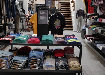 The-hub-Clothing-stores-Vadodara-Gujarat-3