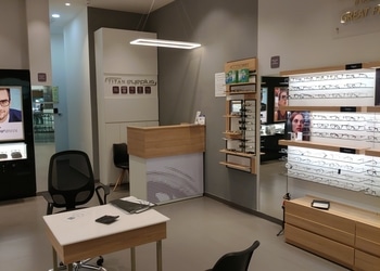 Titan-eyeplus-Opticals-Bangalore-Karnataka-3