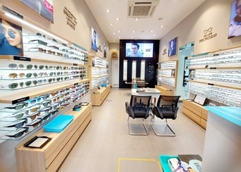 Titan-eyeplus-Opticals-Bartand-dhanbad-Jharkhand-3