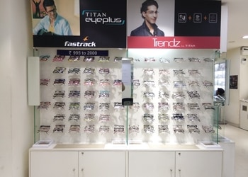 Titan-eyeplus-Opticals-Kanpur-Uttar-pradesh-3