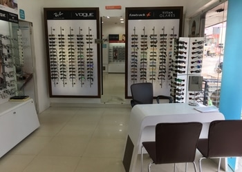 Titan-eyeplus-Opticals-Nehru-nagar-bilaspur-Chhattisgarh-3