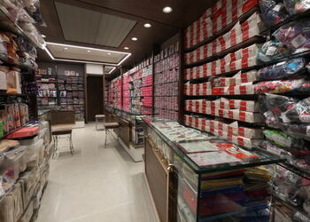 Trios-Clothing-stores-Bandra-mumbai-Maharashtra-3