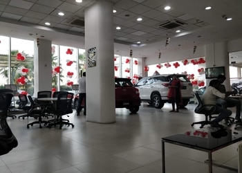 Uttam-toyota-Car-dealer-Noida-Uttar-pradesh-2