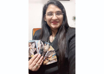 Yogyata-aroraa-Tarot-card-reader-Mumbai-Maharashtra-1